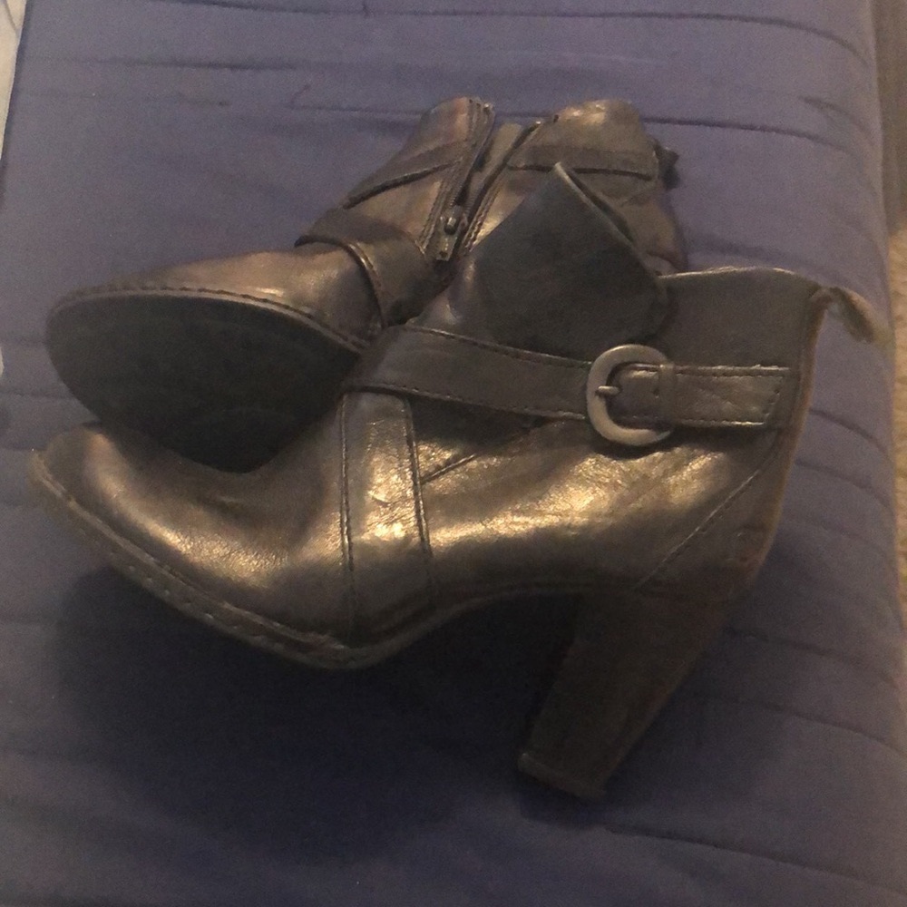 Born Shola Black Leather Ankle Boots W31647 size 7 / 38